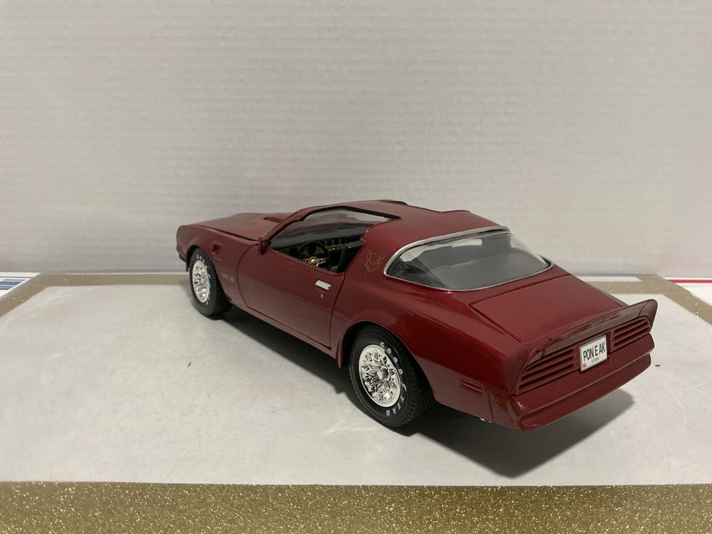 1:18 ERTL 1977 FIREBIRD BURGUNDY ON BLACK [PAINT BUBBLES] [NO BOX] (HOOD BROKEN) image