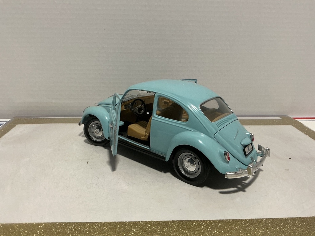 1:18 ROAD TOUGH 1967 BEETLE BLUE ON TAN [NO BOX] image