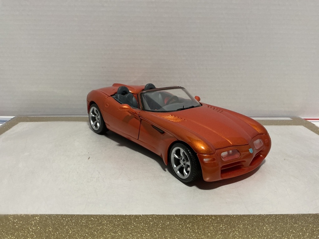 1:18 MAISTO DODGE ORANGE  [NO BOX] image