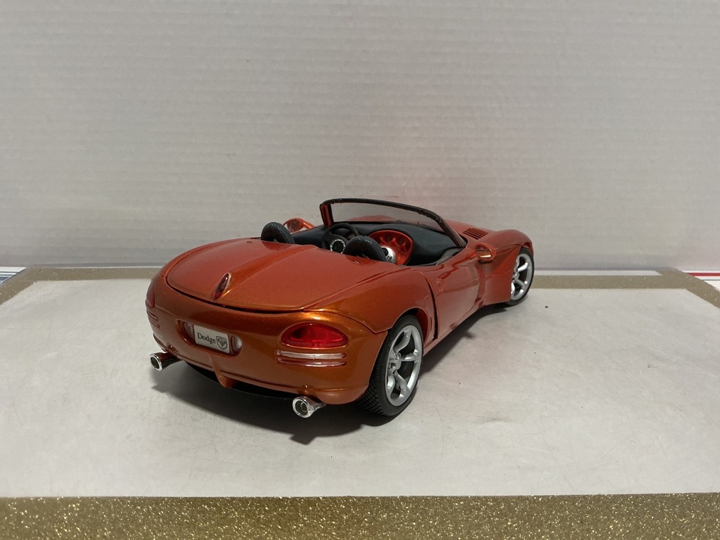 1:18 MAISTO DODGE ORANGE  [NO BOX] image