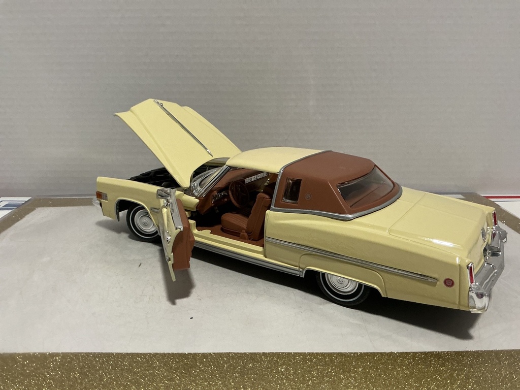 1:18 ANSON 1973 CADILLAC ELDORADO BEISE [PAINT BUBBLES] [NO BOX] image