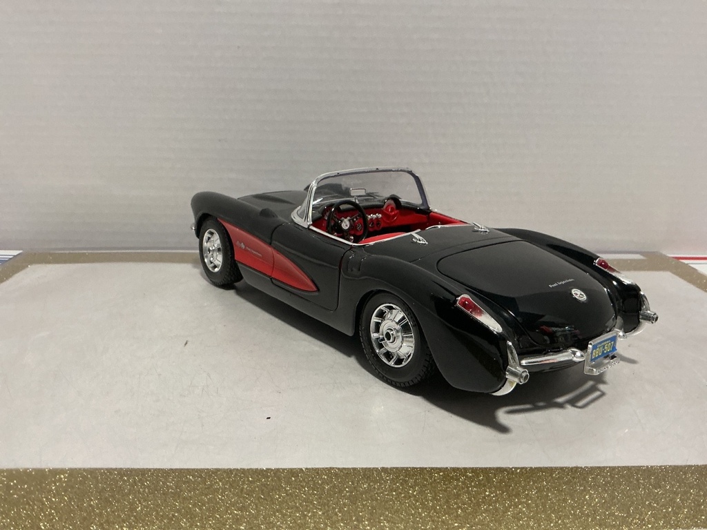 1:18 BBURAGO 1957 CORVETTE BLACK ON RED [NO BOX] image