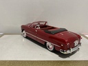1:18 MAISTO 1949 FORD RED ON WHITE image