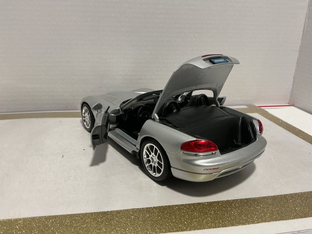 1:18 MAISTO DODGE VIPER GRAY ON BLACK [NO BOX] image