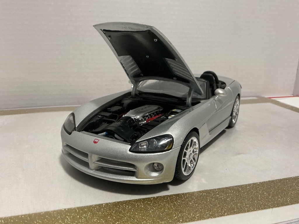 1:18 MAISTO DODGE VIPER GRAY ON BLACK [NO BOX] image