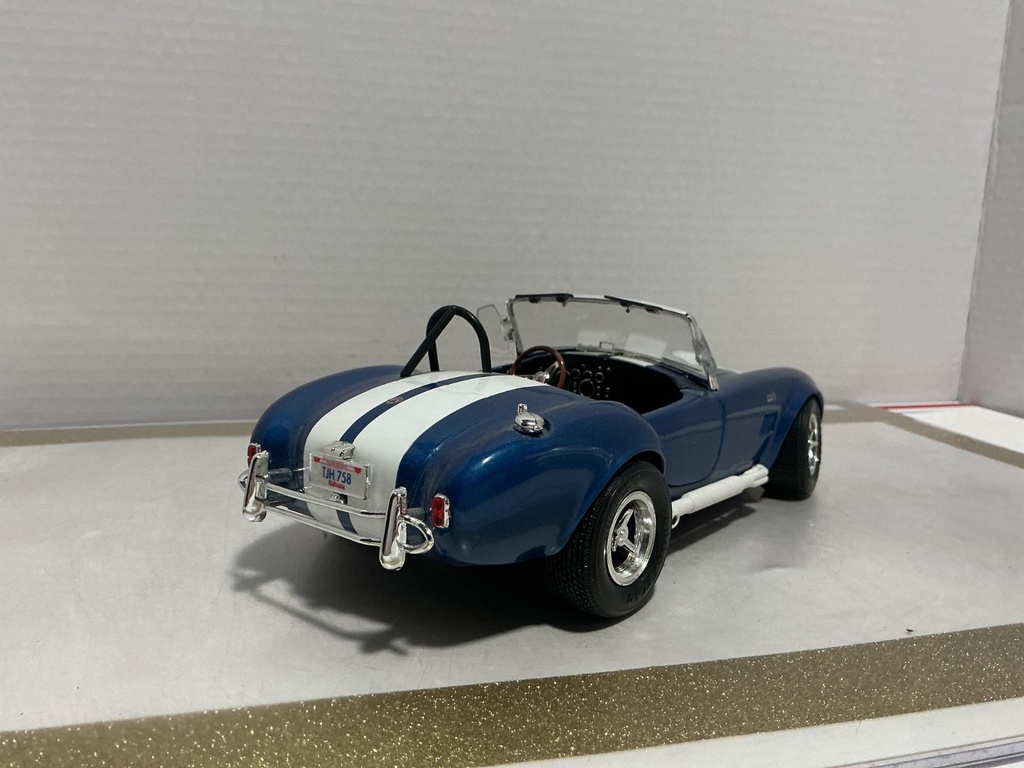 1:18 ERTL SHELBY COBRA 427 BLUE ON BLACK  [NO BOX] image