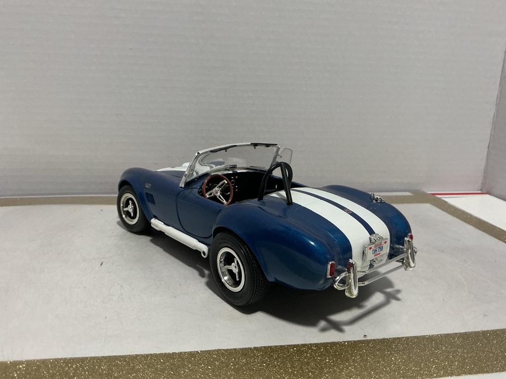 1:18 ERTL SHELBY COBRA 427 BLUE ON BLACK  [NO BOX] image