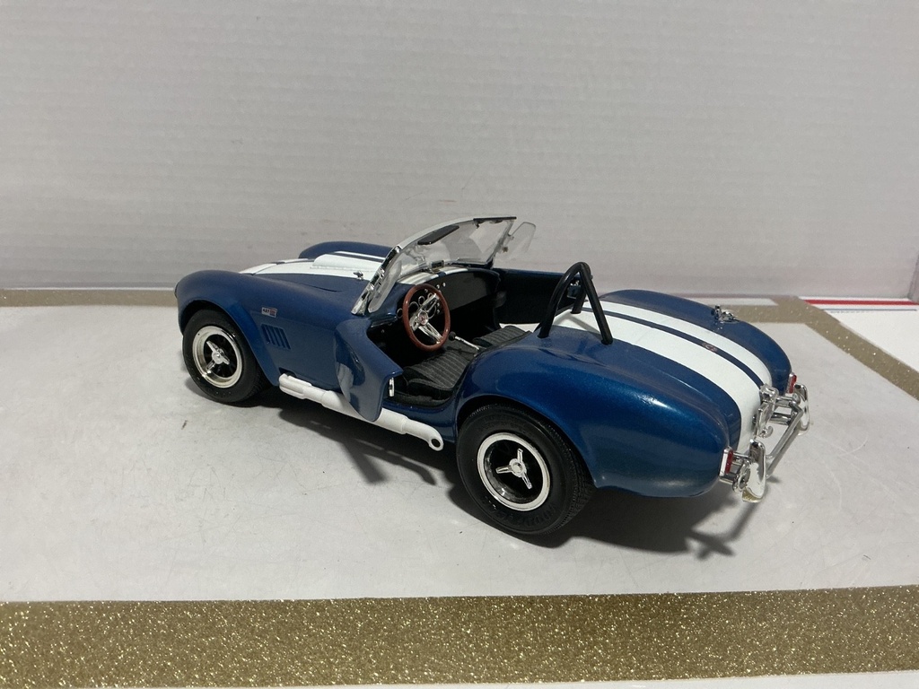 1:18 ERTL SHELBY COBRA 427 BLUE ON BLACK  [NO BOX] image