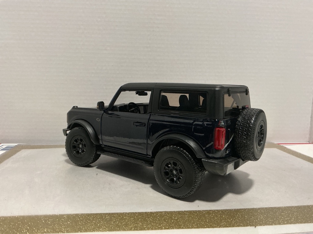 1:18 MAISTO FORD BRONCO WILDTRAK NAVY BLUE ON BLACK  [NO BOX] image