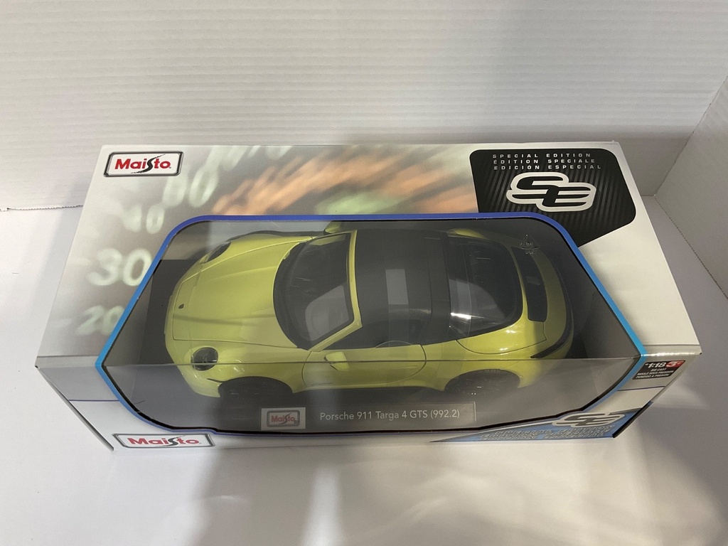 1:18 MAISTO PORSCHE 911 TARGA 4 GTS YELLOW image