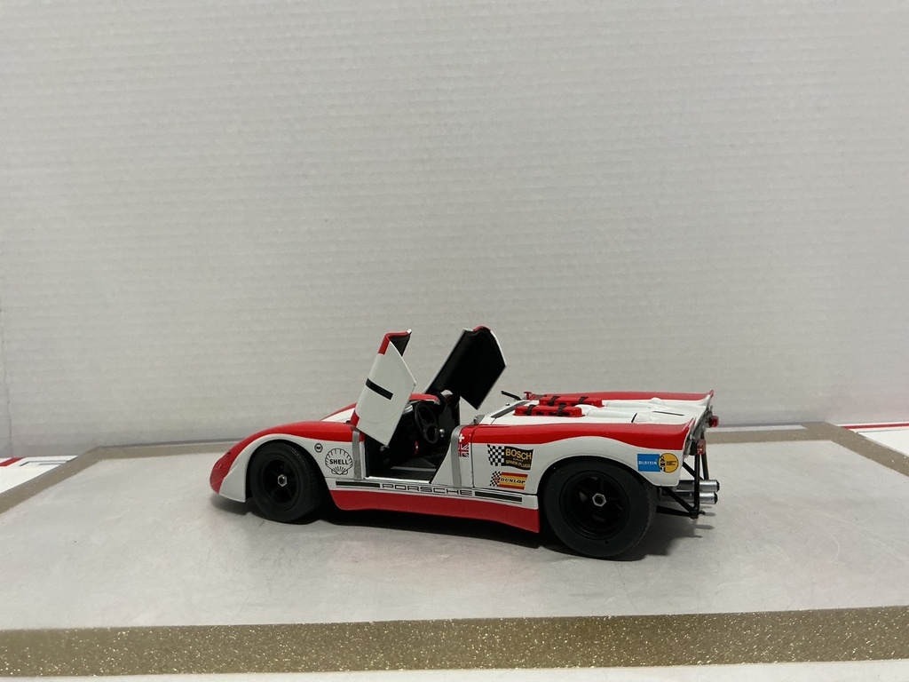 1:18 AUTO ART PORSCHE 908 1969 WINNER R. SIFFORT #1  *MISSING MIRROR + ROLLCAGE* image
