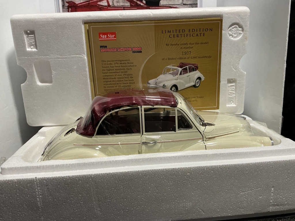 1:12 Sun Star 1956 Morris Minor Tourer { top has damage see pic} image