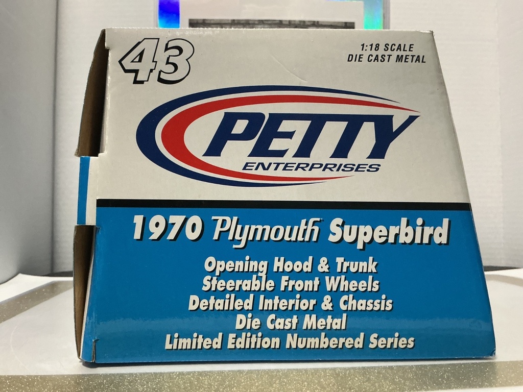 1:18 1970 PLYMOUTH SUPERBIRD PETTY ENTERPRISES - RICHARD PETTY image