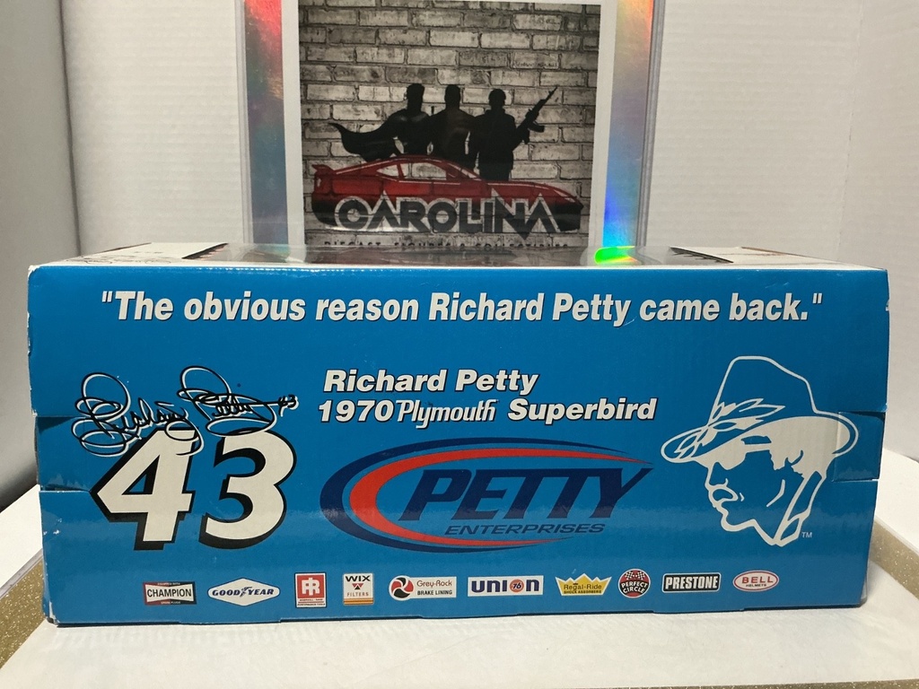 1:18 1970 PLYMOUTH SUPERBIRD PETTY ENTERPRISES - RICHARD PETTY image