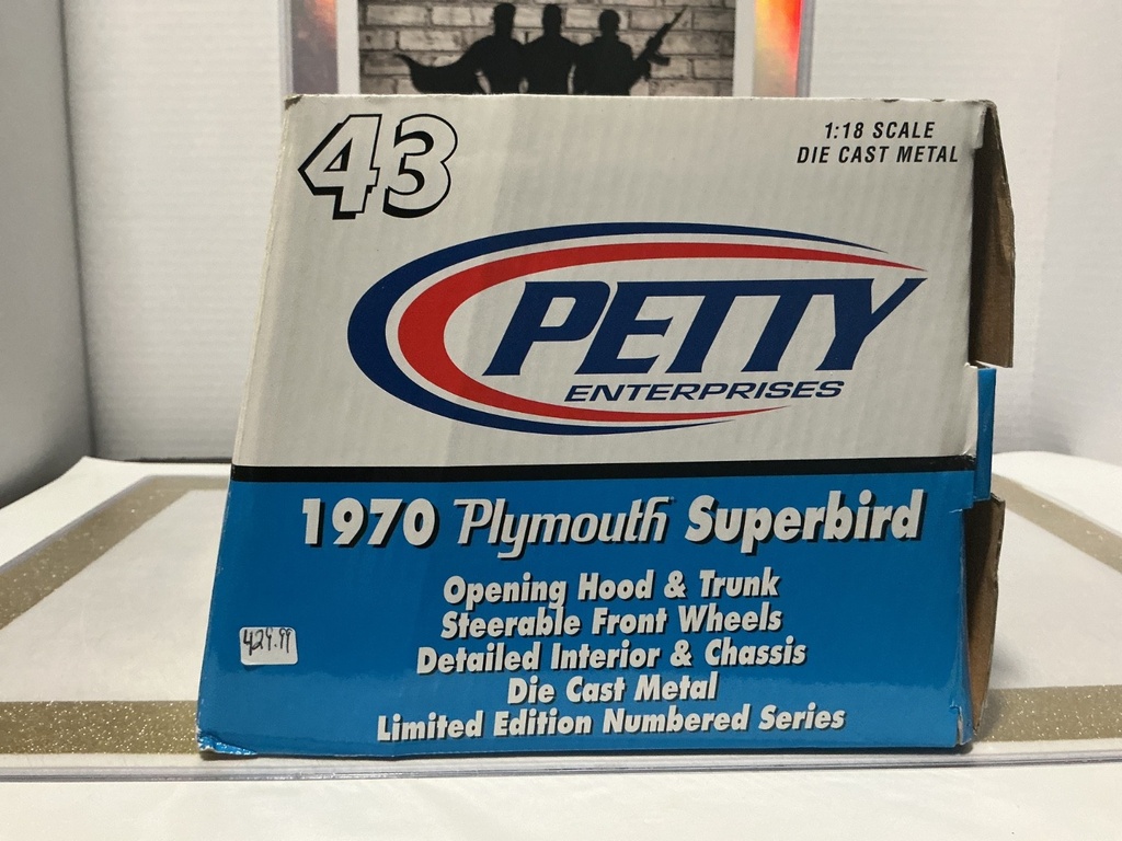 1:18 1970 PLYMOUTH SUPERBIRD PETTY ENTERPRISES - RICHARD PETTY image