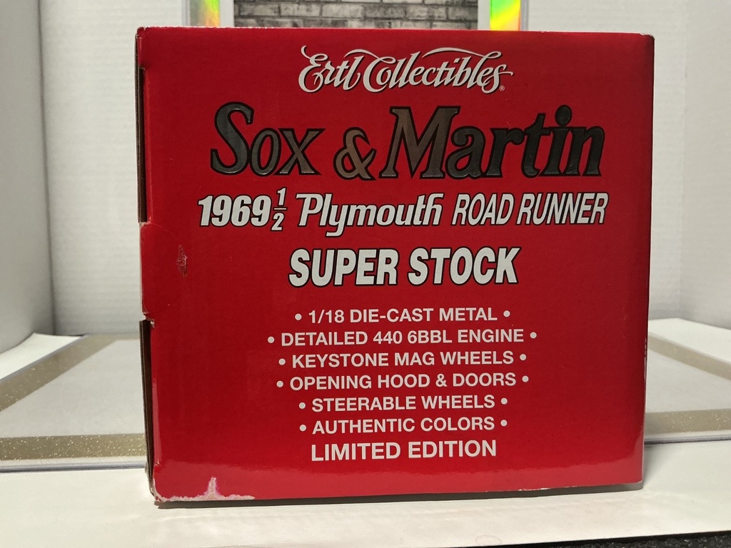 1:18 AUTO WORLD SOX AND MARTIN PLYMOUTH SUPERCARS 1969 1/2 PLYMOUTH ROAD RUNNER image