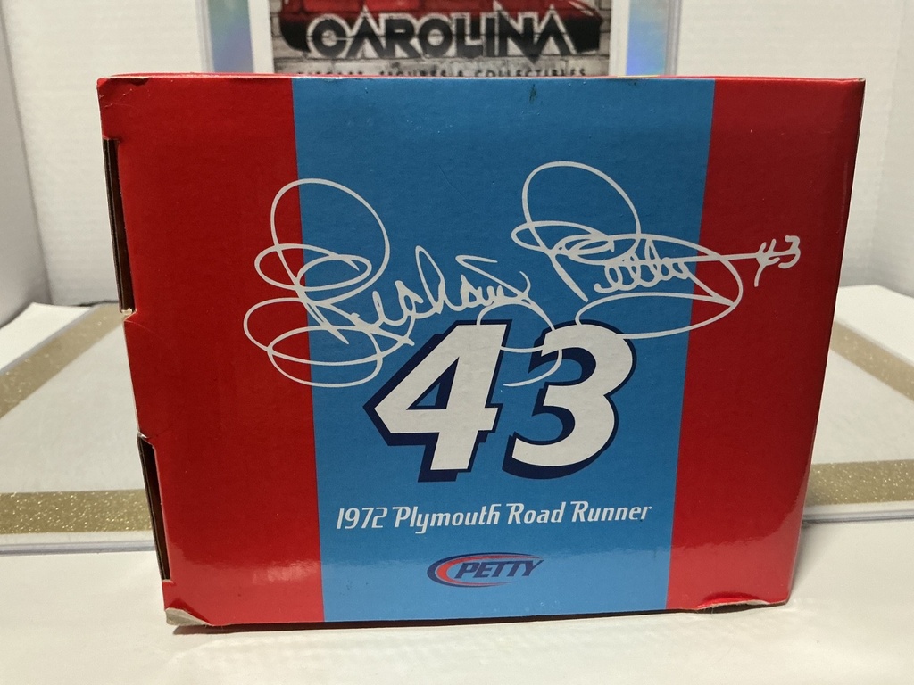 1:18 AUTO WORLD 1972 PLYMOUTH ROAD RUNNER image