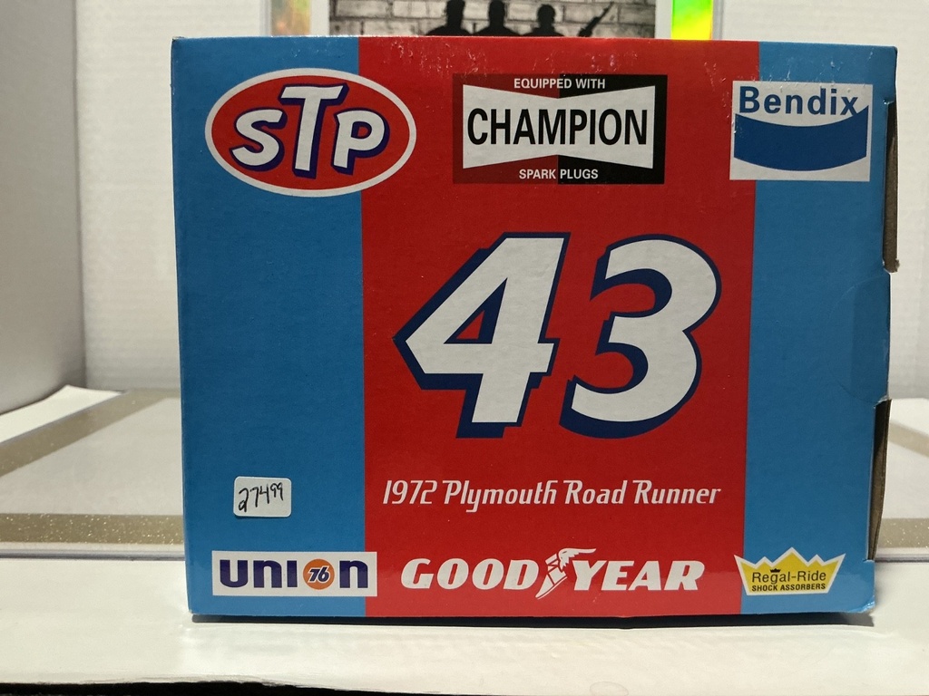 1:18 AUTO WORLD 1972 PLYMOUTH ROAD RUNNER image