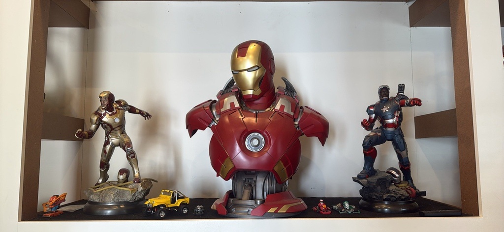 Ironman 1/4 1/2 1/1 Scale Statue Collection image