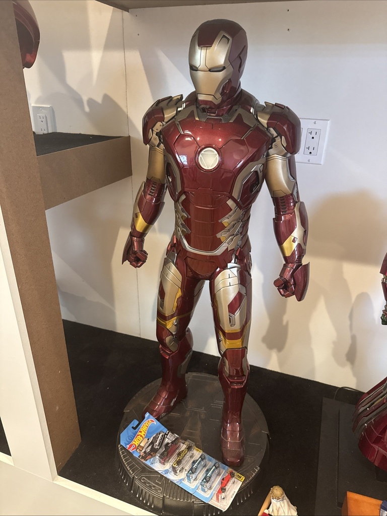 Ironman 1/4 1/2 1/1 Scale Statue Collection image
