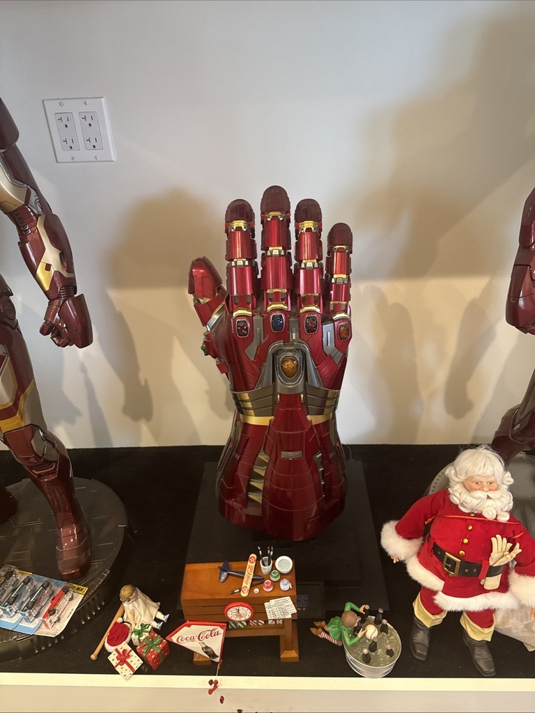 Ironman 1/4 1/2 1/1 Scale Statue Collection image