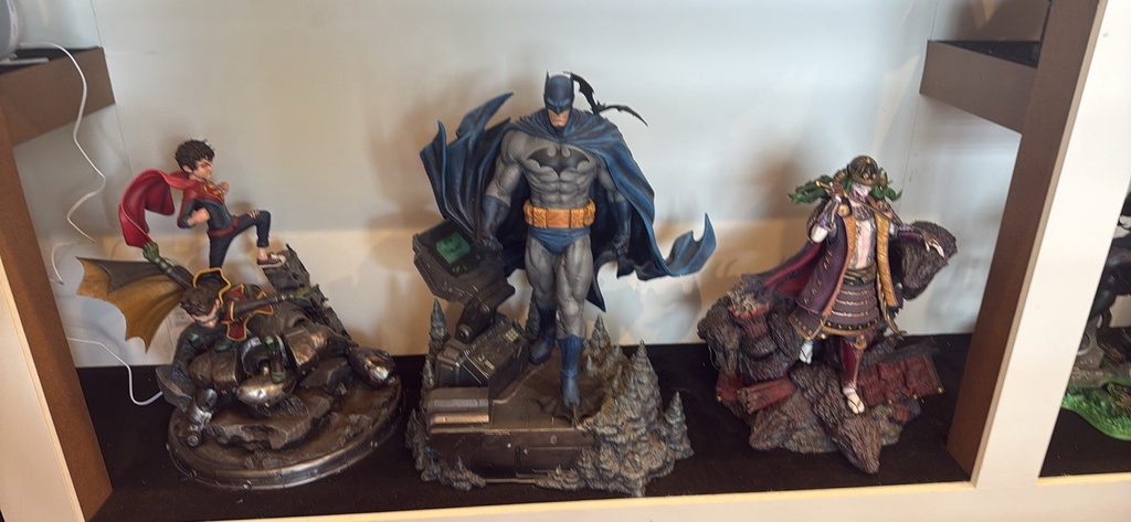 Batman Superman Robin Wolverine And More 1/4 1/3  Scale Statue Collection image