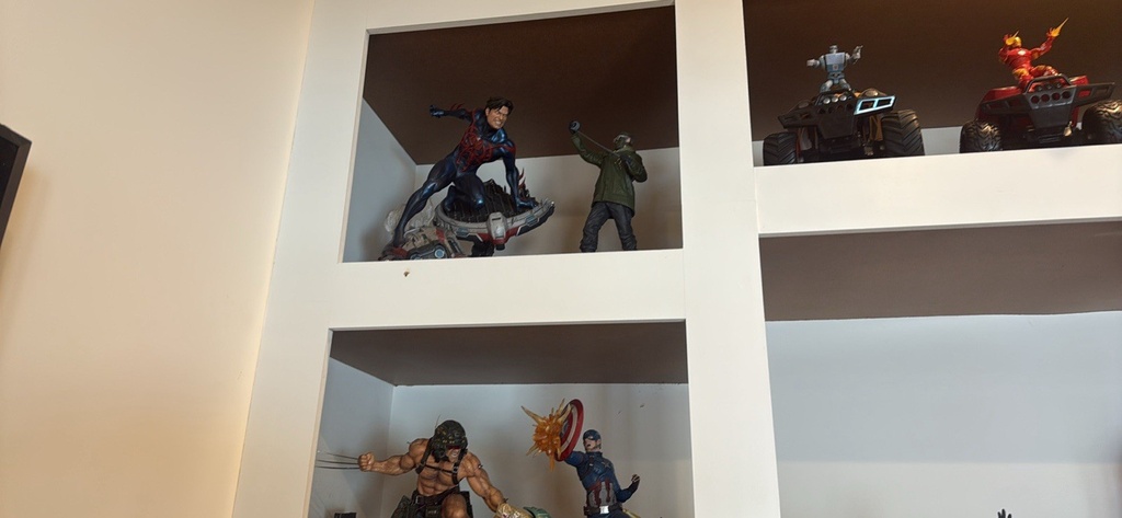 Batman Superman Robin Wolverine And More 1/4 1/3  Scale Statue Collection image