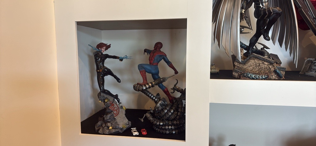 Batman Superman Robin Wolverine And More 1/4 1/3  Scale Statue Collection image