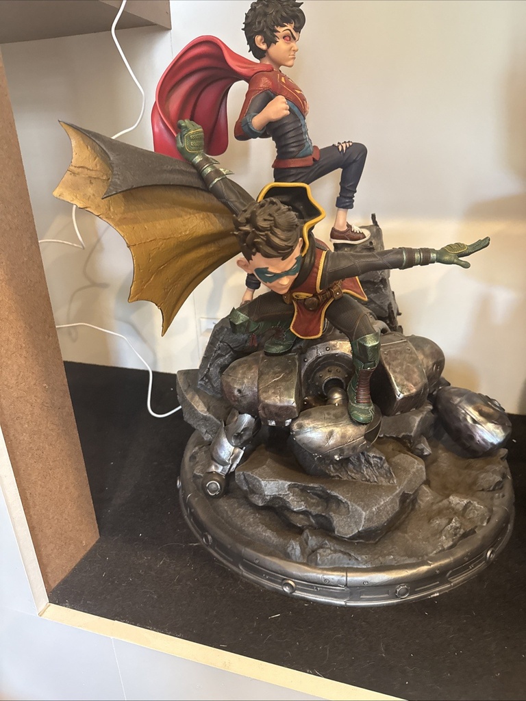 Batman Superman Robin Wolverine And More 1/4 1/3  Scale Statue Collection image