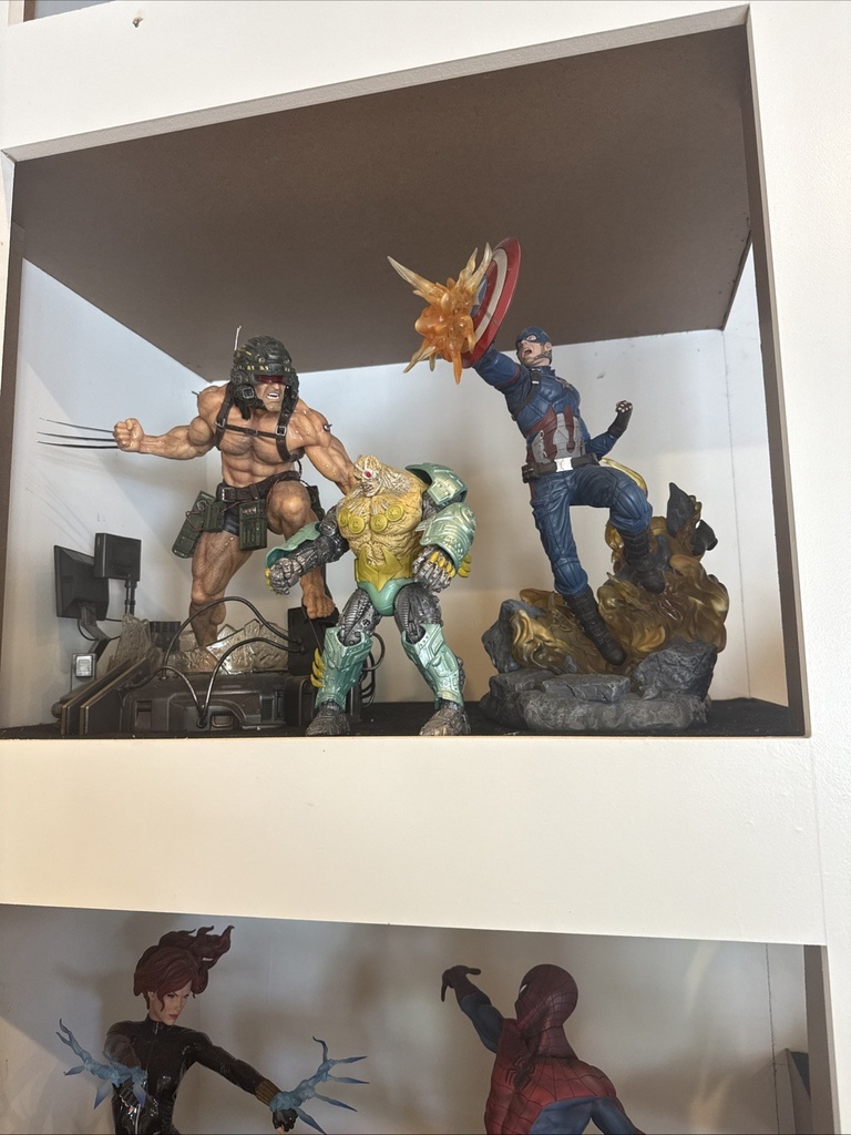 Batman Superman Robin Wolverine And More 1/4 1/3  Scale Statue Collection image