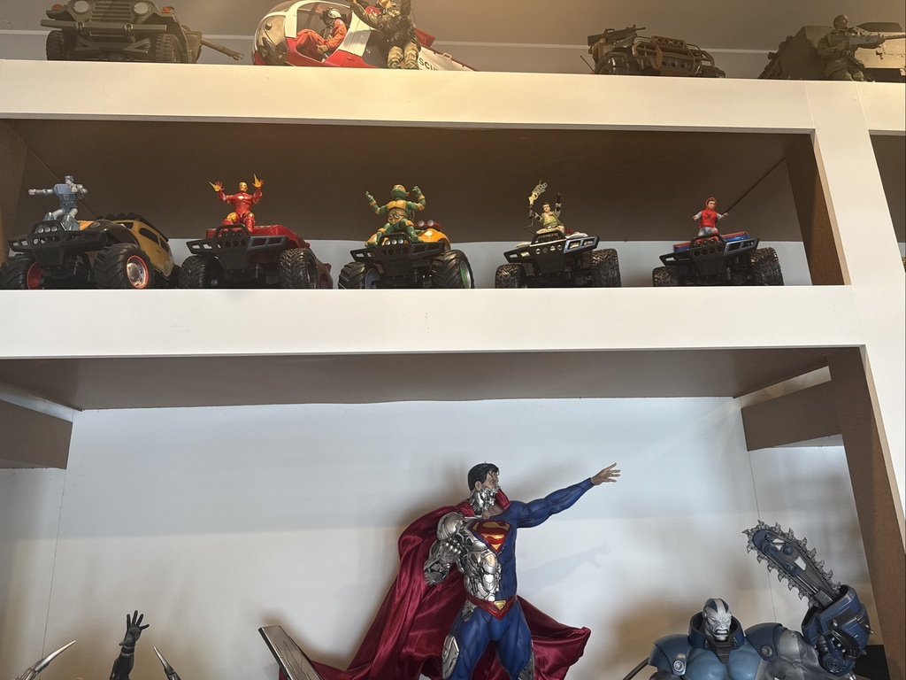 Batman Superman Robin Wolverine And More 1/4 1/3  Scale Statue Collection image