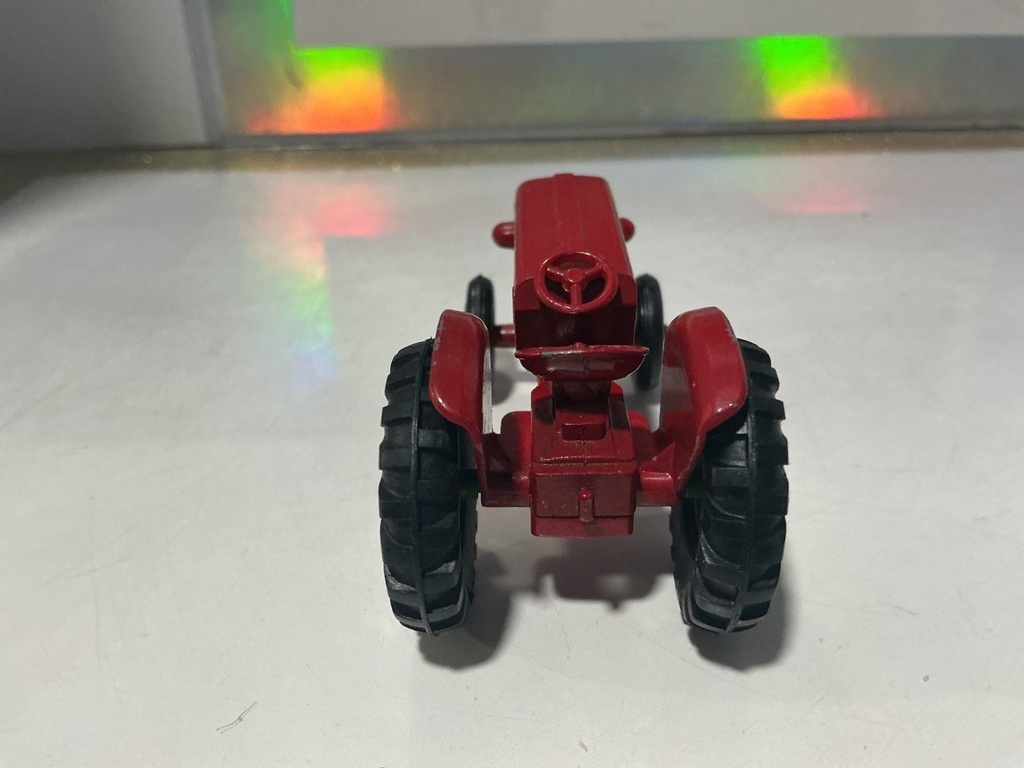1:64 - MATCHBOX N94 TRACTOR image
