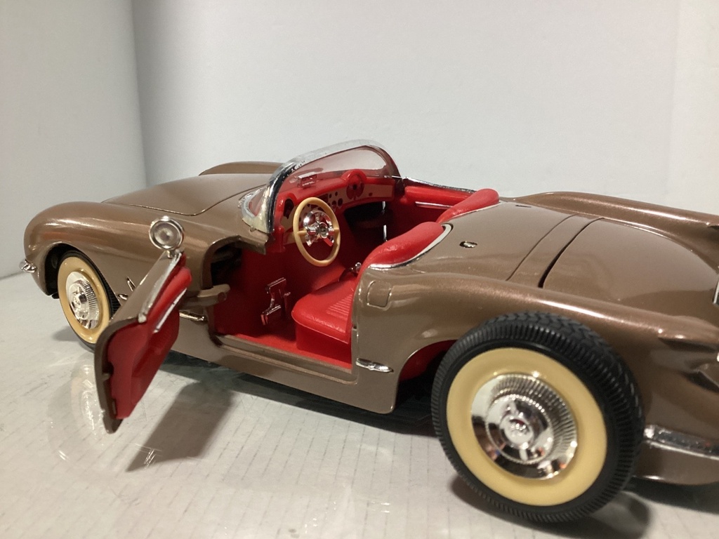 1:18 Mira Solido Chevrolet Corvette 1953 Brown on Red Junk Yard Parts Car image