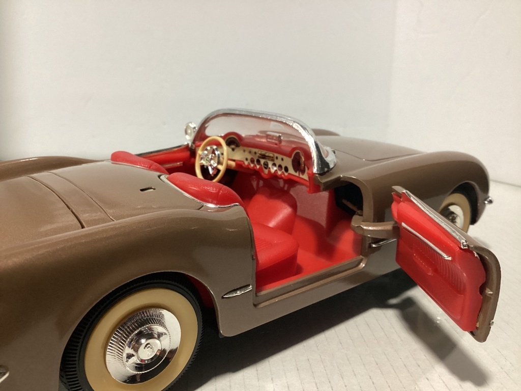 1:18 Mira Solido Chevrolet Corvette 1953 Brown on Red Junk Yard Parts Car image