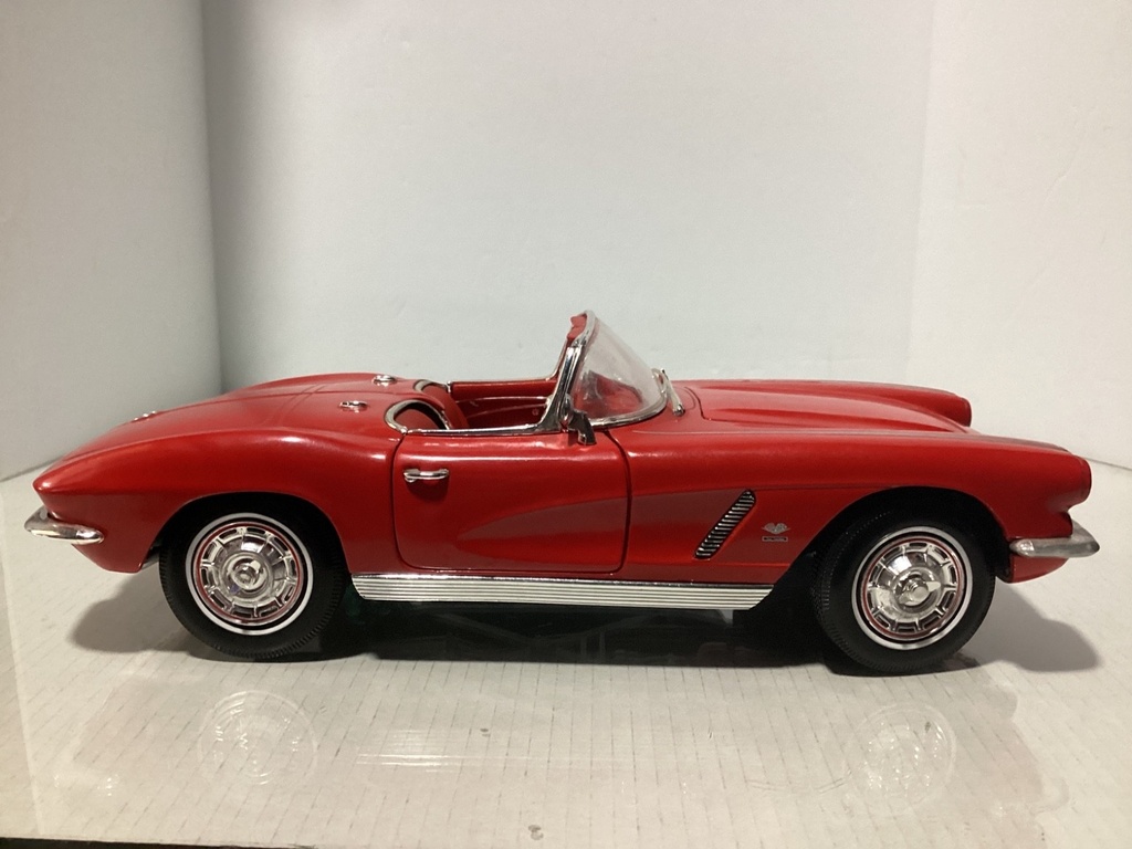 1:18 ERTL 1962 Chevrolet Corvette Red on Red (missing mirror on left side) image