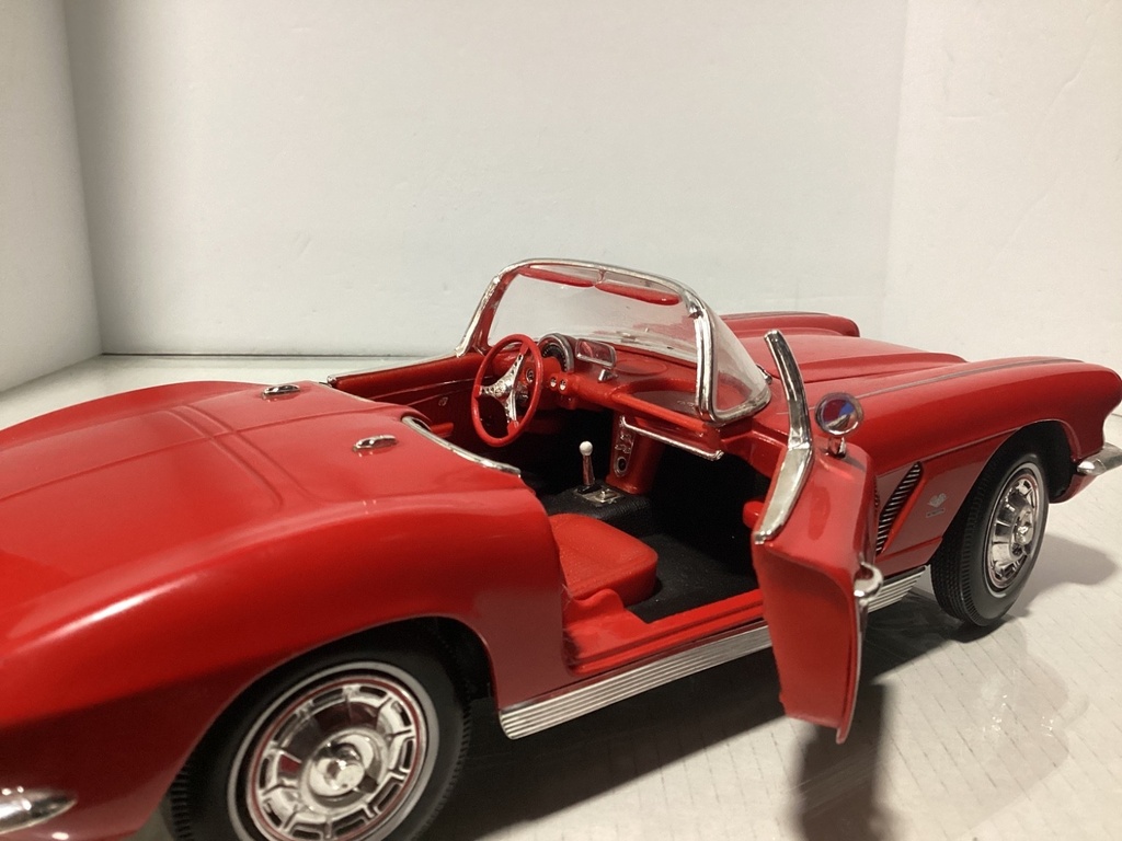 1:18 ERTL 1962 Chevrolet Corvette Red on Red (missing mirror on left side) image