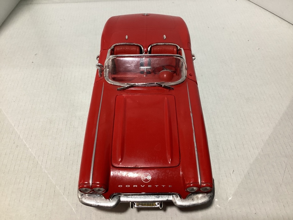 1:18 ERTL 1962 Chevrolet Corvette Red on Red (missing mirror on left side) image