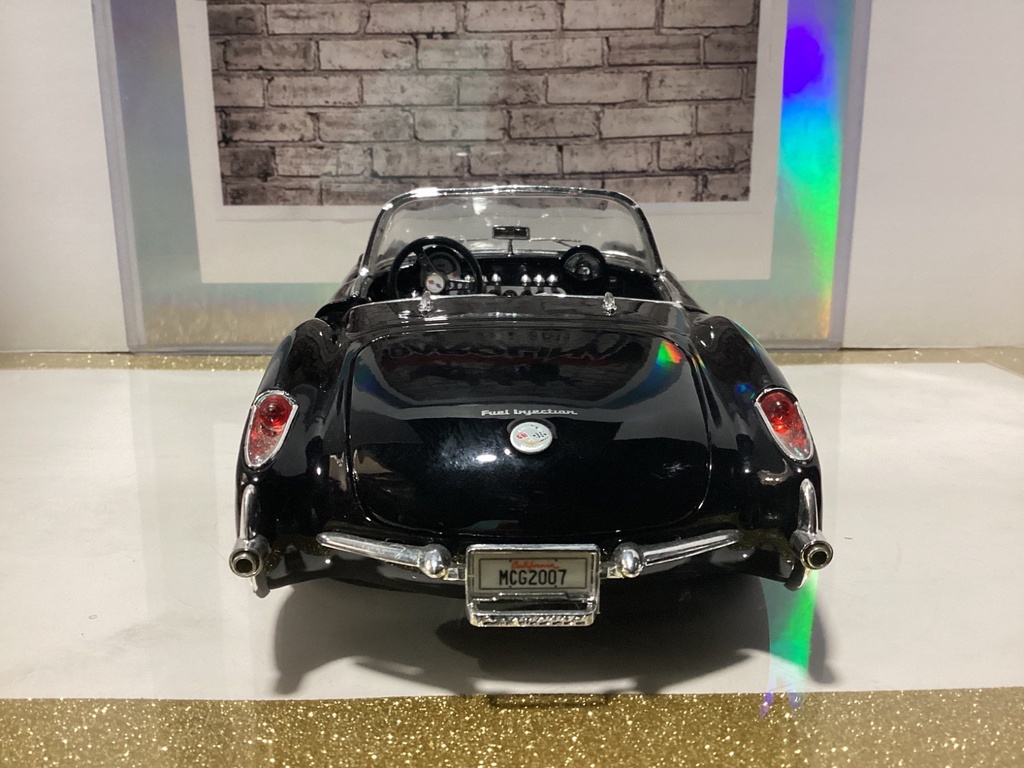 1:18 Maisto Chevrolet Corvette 1957 Black on Black image