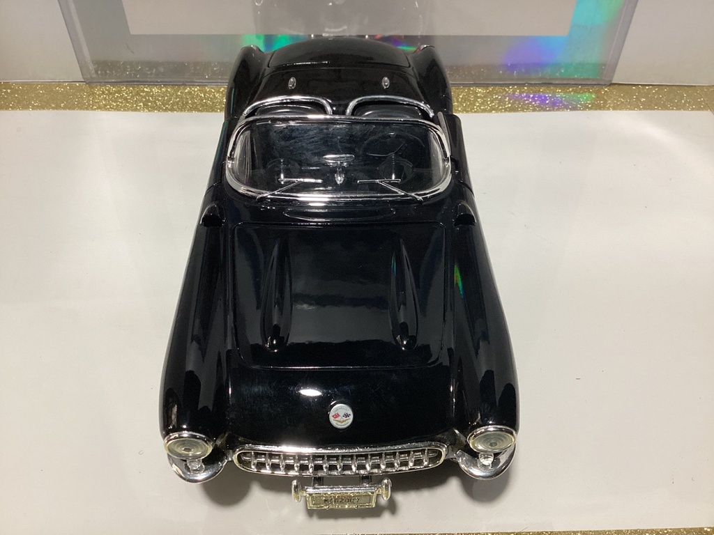 1:18 Maisto Chevrolet Corvette 1957 Black on Black image