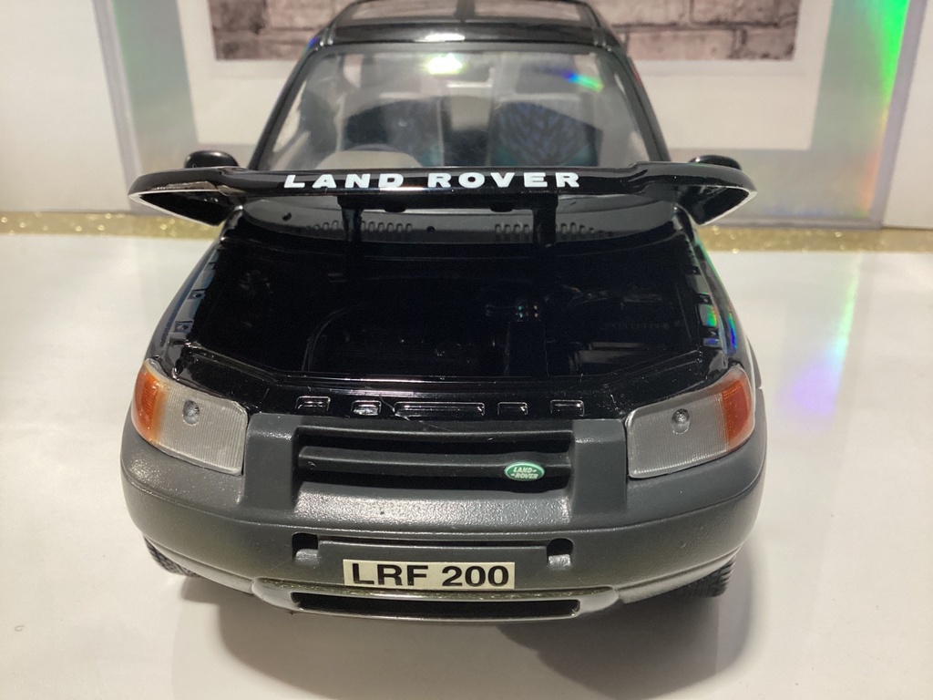 1:18 ERTL 1996 Range Rover Freelander Black on Grey + Blue (no wiper) image