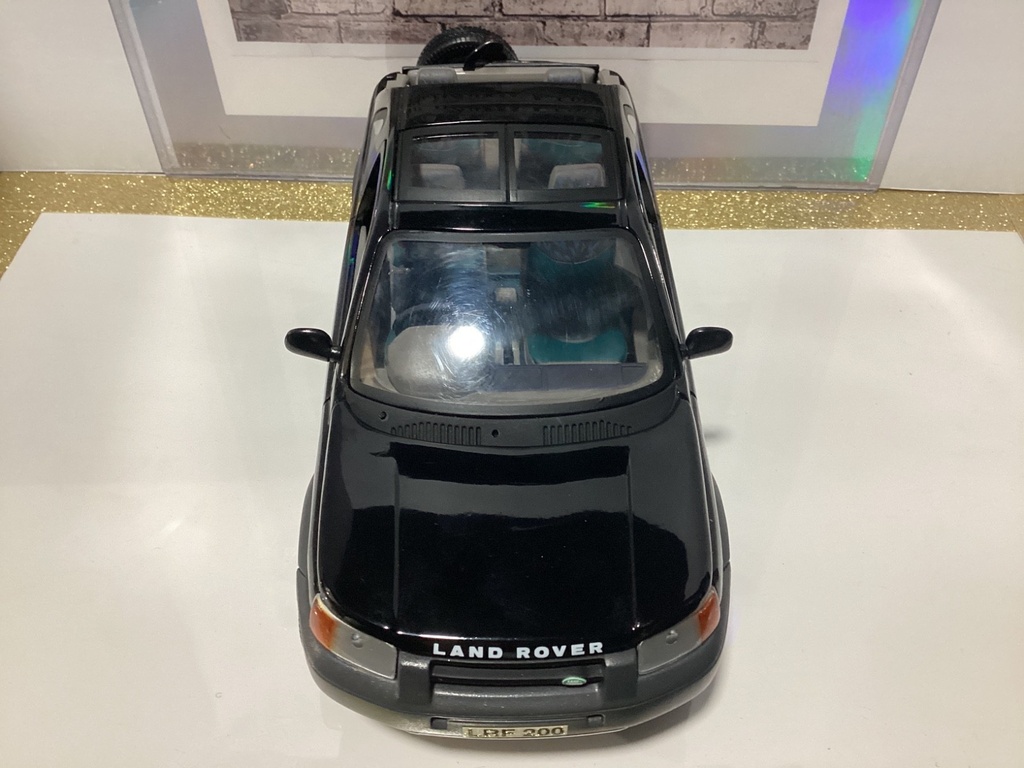 1:18 ERTL 1996 Range Rover Freelander Black on Grey + Blue (no wiper) image