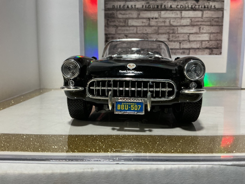 1:18 BURAGO 1957 CHEVROLET CORVETTE BLACK ON RED CONVERTIBLE image