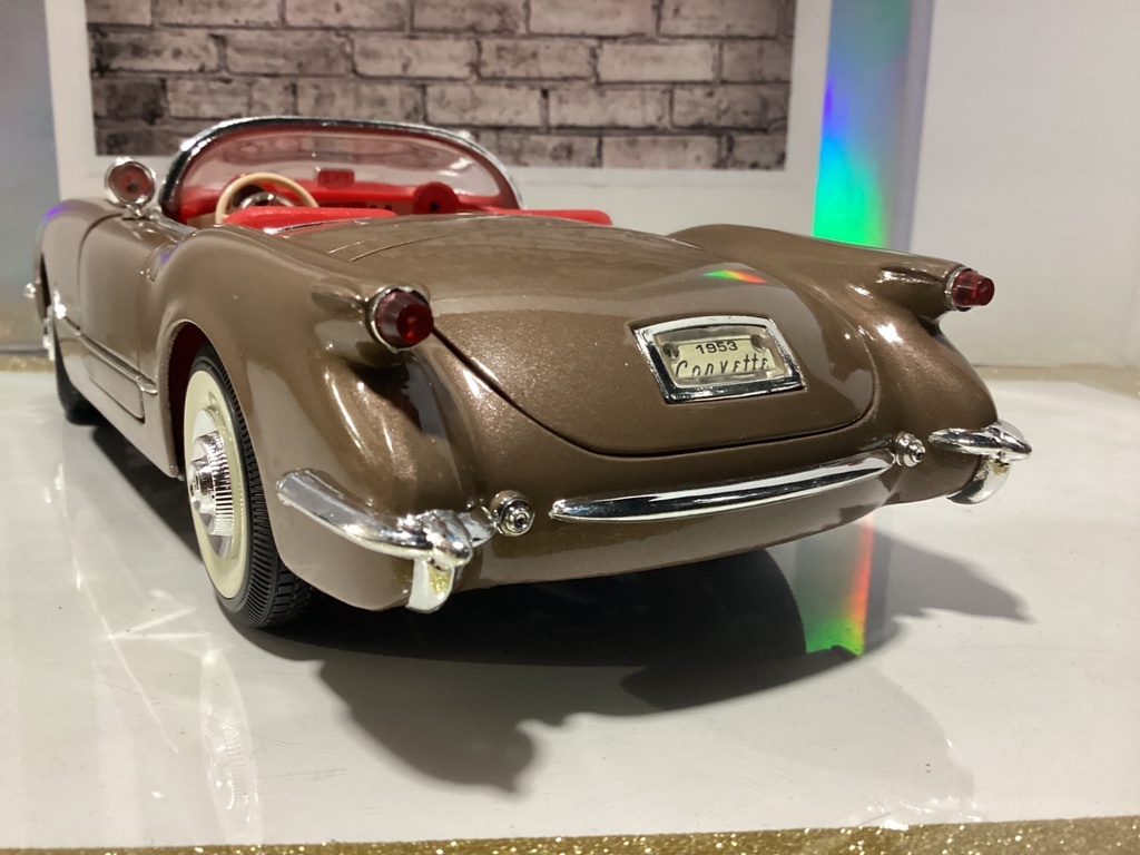 1:18 SOLIDO 1953 CHEVROLET CORVETTE BROWN ON RED CONVERTIBLE image