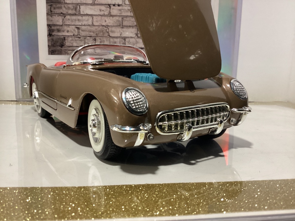 1:18 SOLIDO 1953 CHEVROLET CORVETTE BROWN ON RED CONVERTIBLE image