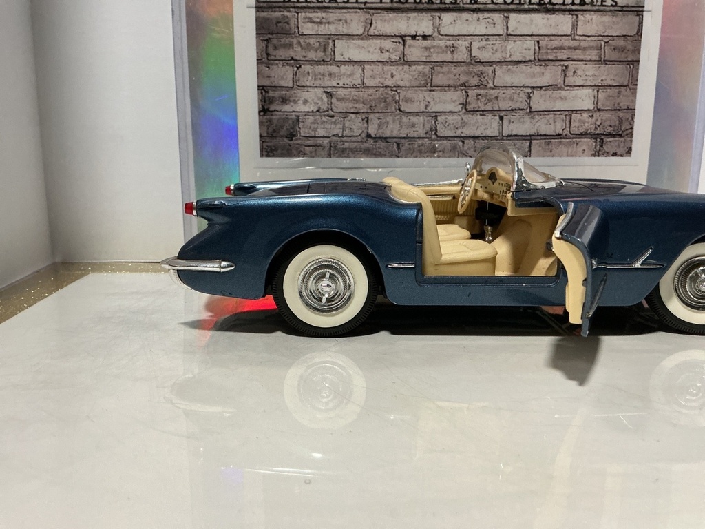 1:18 MIRA 1954 CORVETTE CHEVROLET BLUE ON TAN [SPOTS ON PAINT, CHROME MISSING] image