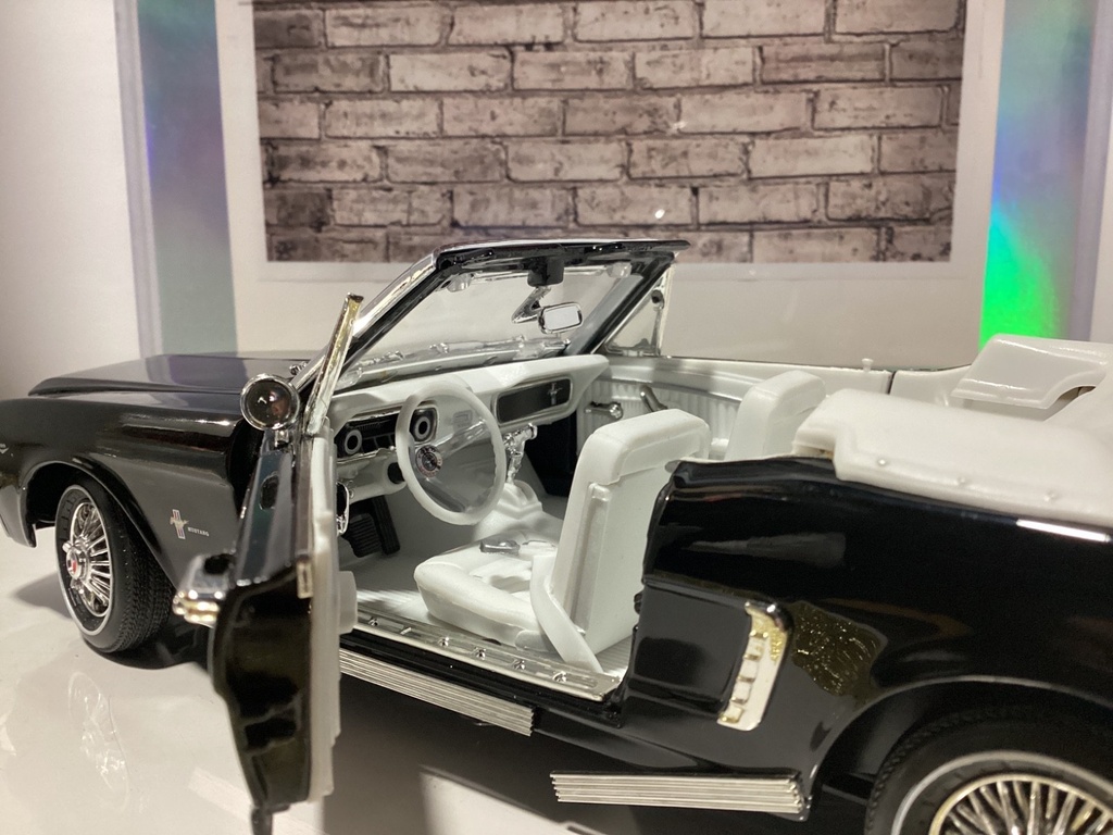 1:18 Motor Max 1964 1/2 Ford Mustang Black on White (molding broken) image