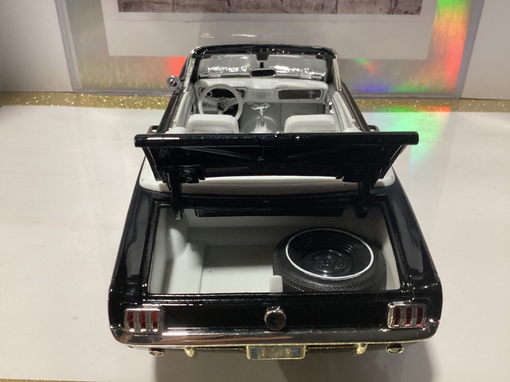1:18 Motor Max 1964 1/2 Ford Mustang Black on White (molding broken) image
