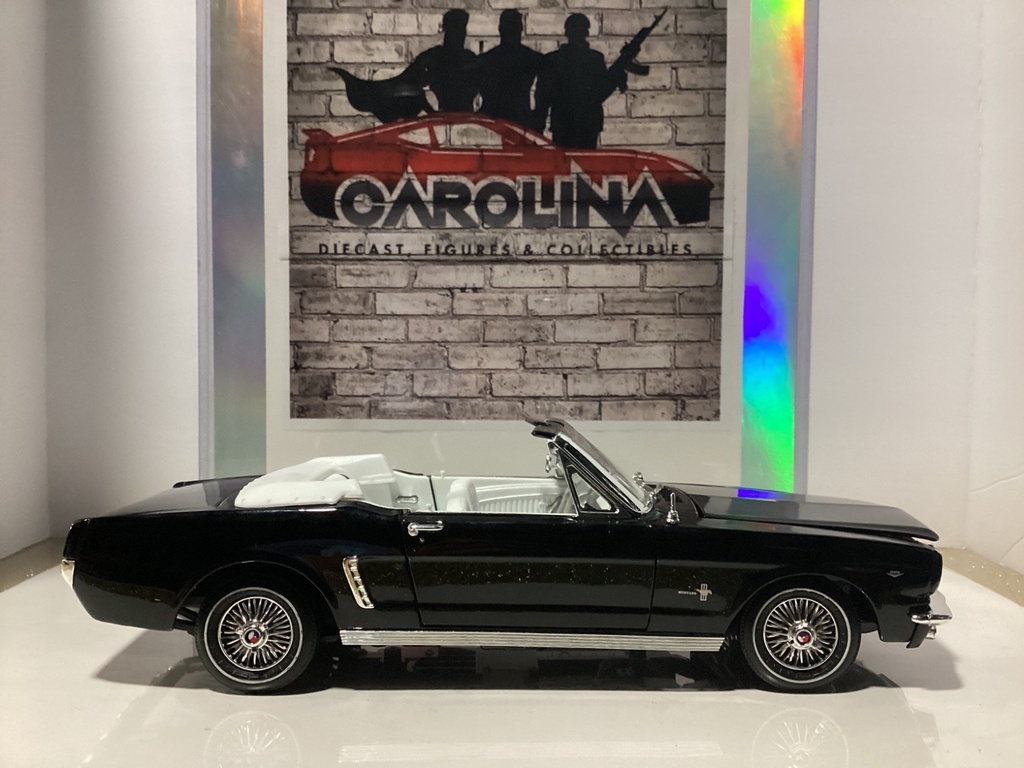 1:18 Motor Max 1964 1/2 Ford Mustang Black on White (molding broken) image