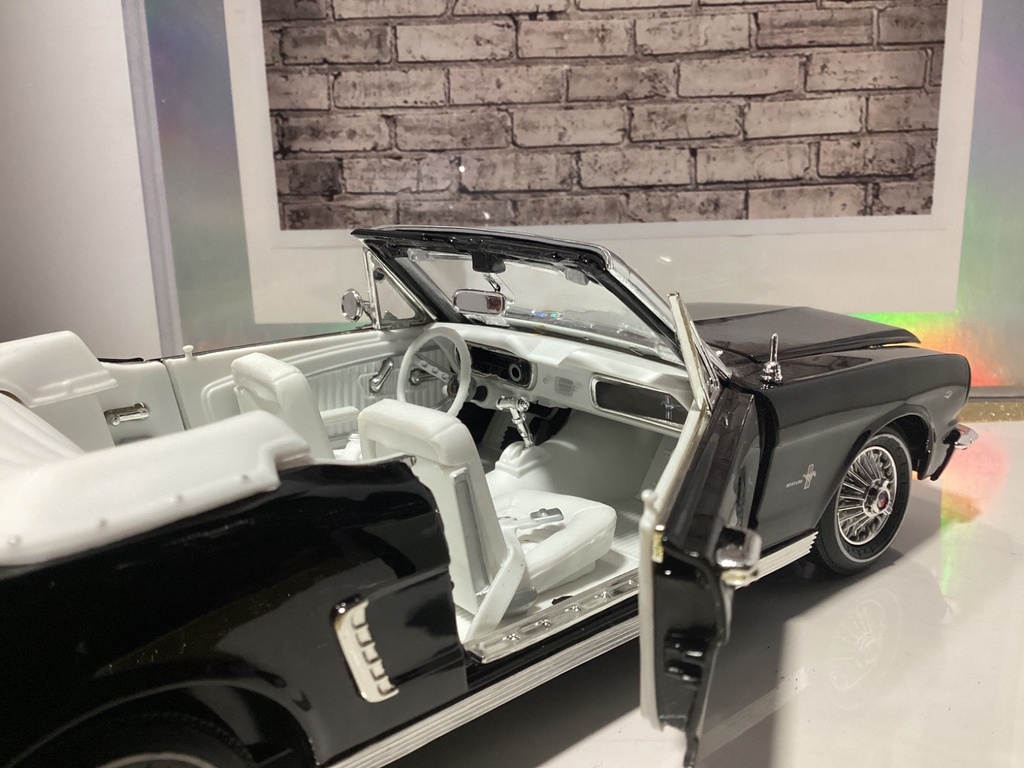 1:18 Motor Max 1964 1/2 Ford Mustang Black on White (molding broken) image