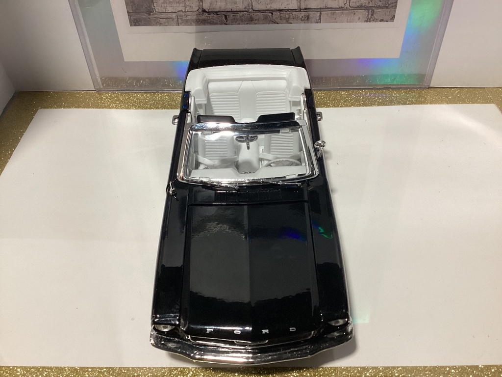 1:18 Motor Max 1964 1/2 Ford Mustang Black on White (molding broken) image